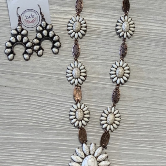 🐚WHITESTONE & COPPER DETAILED EARINGS - Picture 3 of 4